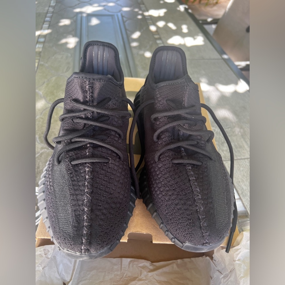 Yeezy 350 v2 onyx